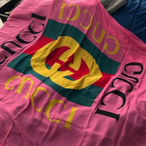Gucci silk shawl. - Picture 1 of 5